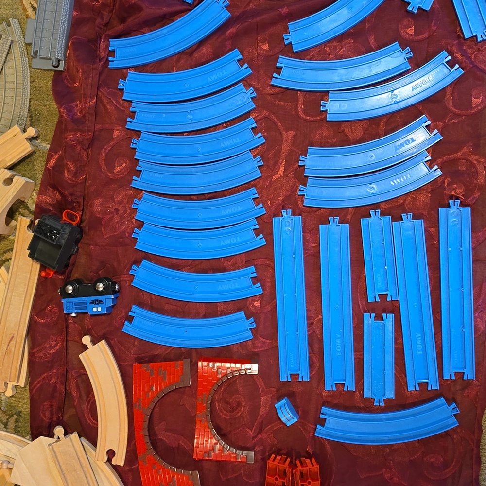 BLUE TOMY THOMAS THE TRAIN TRACK 31 PIECES